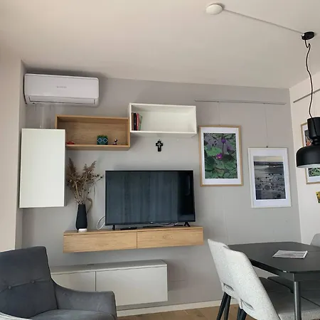 The Comfy Nest - Parking, King Size Bed, Smart Tv