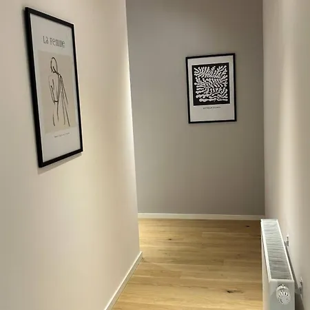 The Comfy Nest - Parking, King Size Bed, Smart Tv شقة *