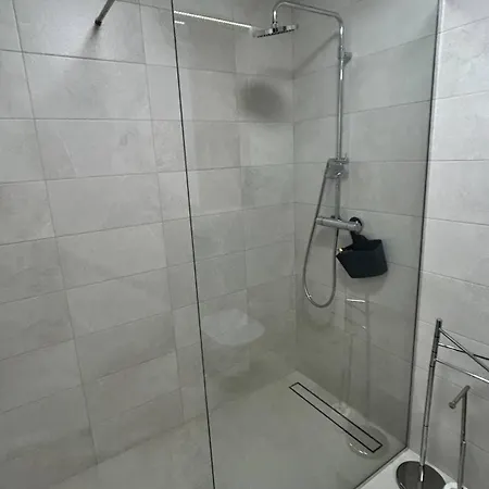 The Comfy Nest - Parking, King Size Bed, Smart Tv *