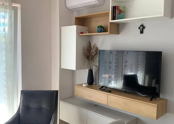 The Comfy Nest - Parking, King Size Bed, Smart Tv Apartment *