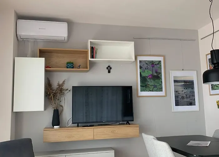 The Comfy Nest - Parking, King Size Bed, Smart Tv