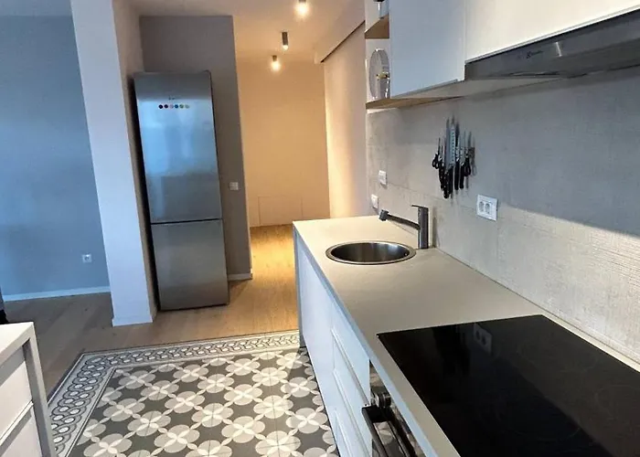 The Comfy Nest - Parking, King Size Bed, Smart Tv Apartment