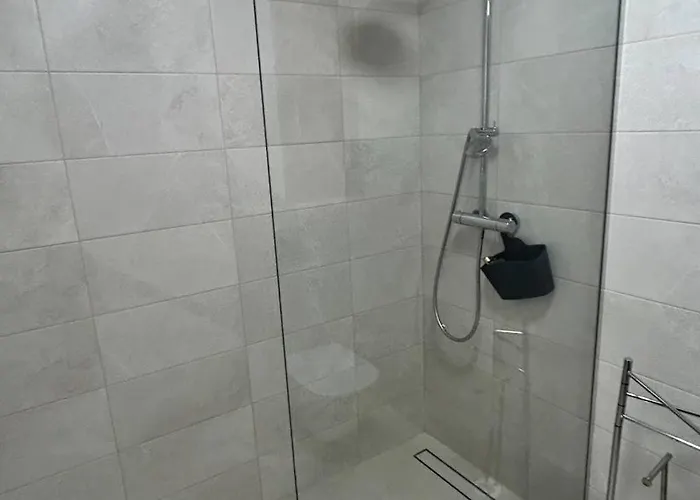 The Comfy Nest - Parking, King Size Bed, Smart Tv *